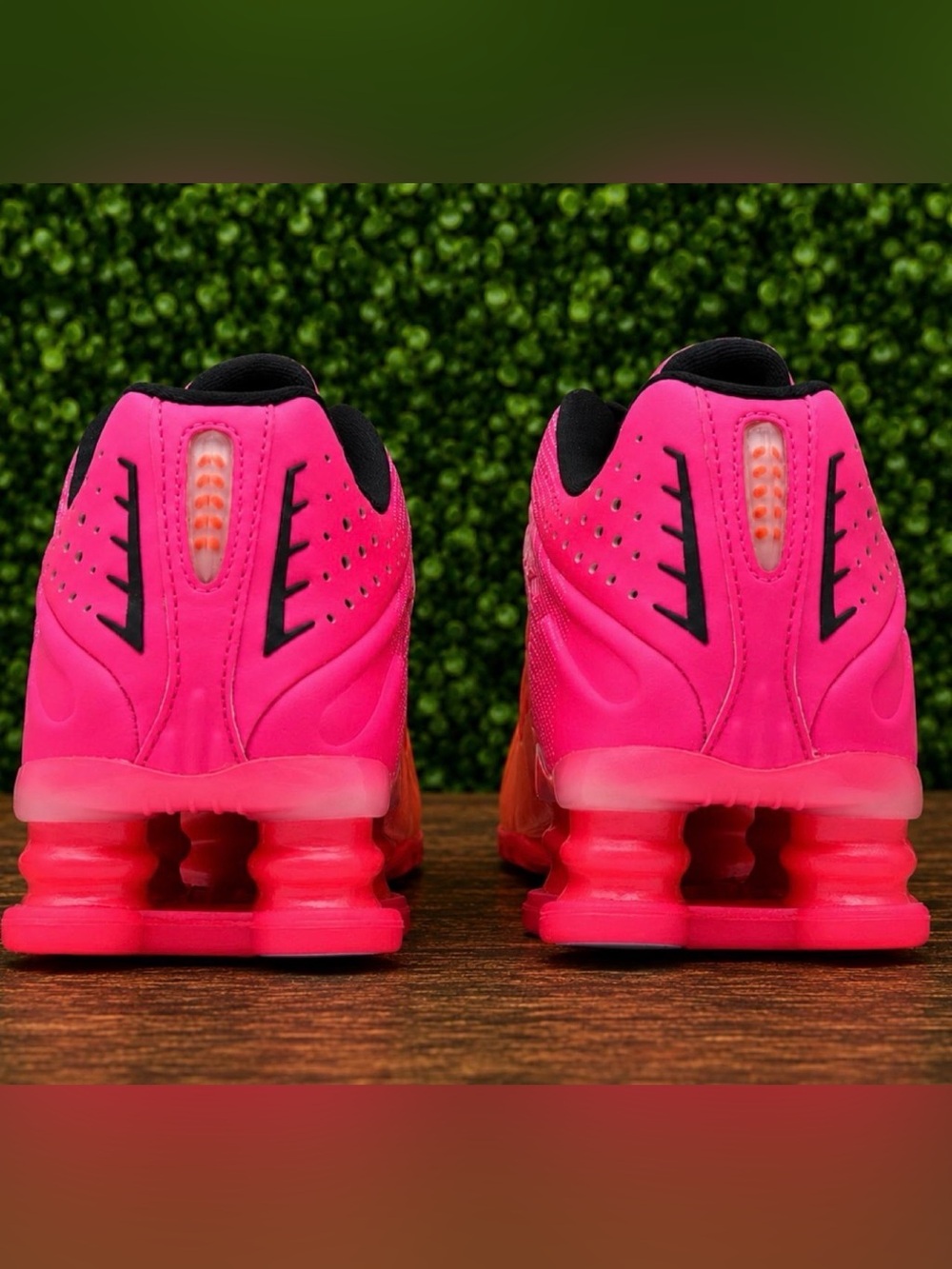 NEW IH2343-600 Nike Shox R4 Hyper Pink Atomic Pink Box Has No Lid - Picture 6 of 6